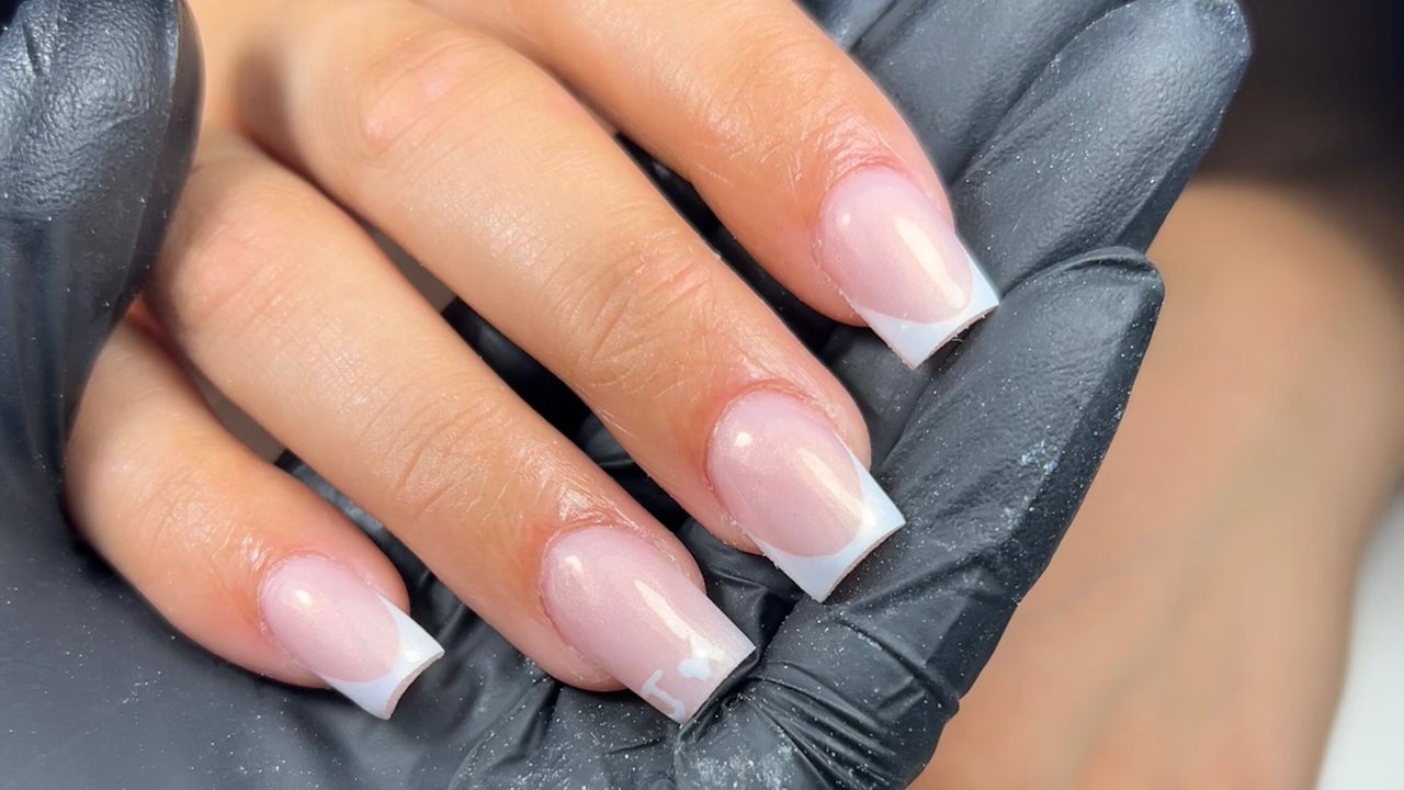 Heldere roze vierkante nagels met witte French